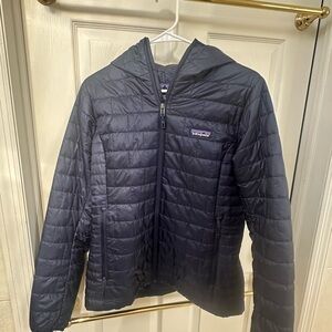 Women’s navy Patagonia nanopuff jacket